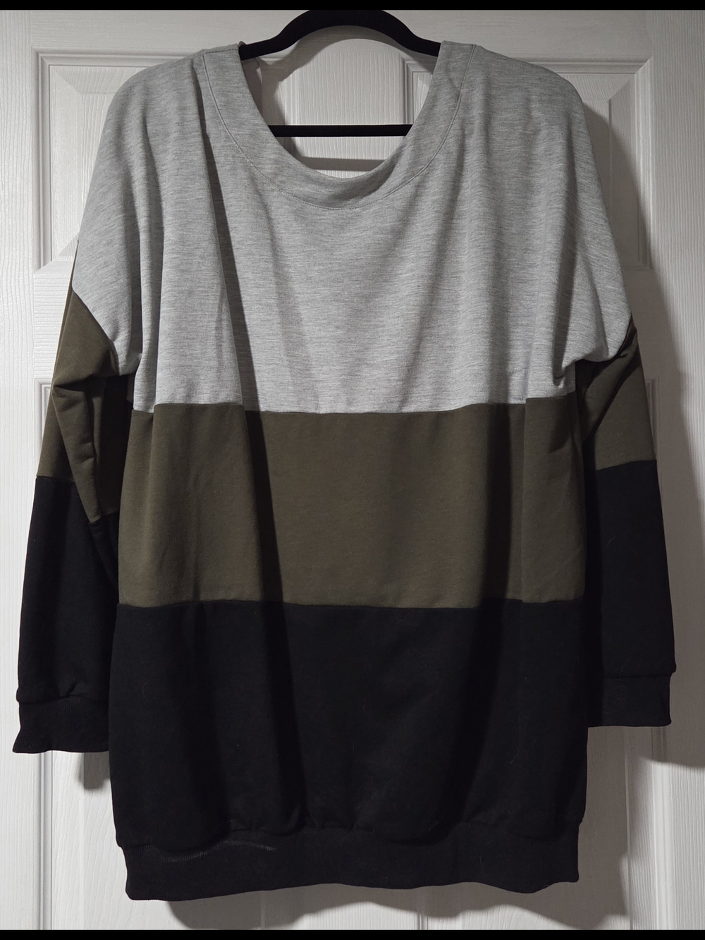 Colorblock Long Sleeve Tee in Light Gray, Olive & Black